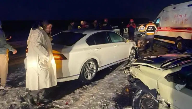 Aksaray'da Feci Zincirleme Kaza: 15 Yaralıyla Korkutan Olay