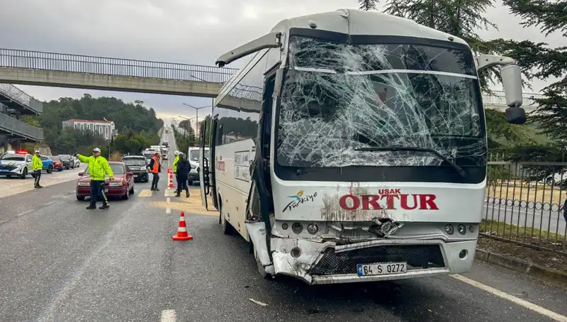 Uşak'ta İşçi Servisleri Çarpıştı: Yaralıların Sayısı Artıyor!