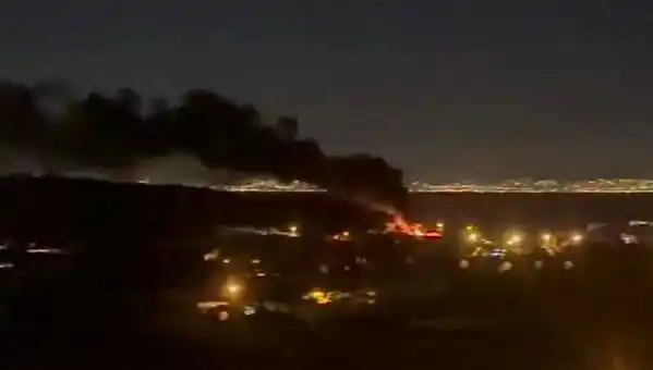 Yalova'da Depo Yangınında İtfaiyeci Hastaneye Kaldırıldı
