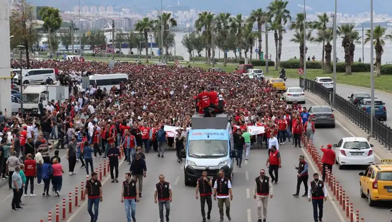 İzmir'de Grev Krizi: İşçiler Dördüncü Gününde Taleplerini Gündeme Getiriyor