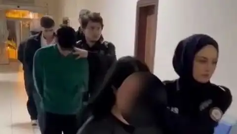 Silahını Karanlıkta Saklayan Bağcılar'daki Telefon Gaspçıları Yakalandı