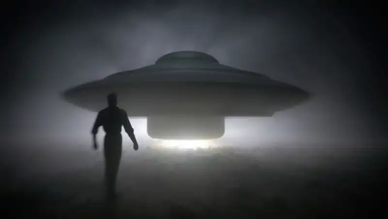 UFO Uzmanı Korkutucu Uyarıda Bulundu: "Uzaylılar Masum İnsanları Hedef Alıyor"