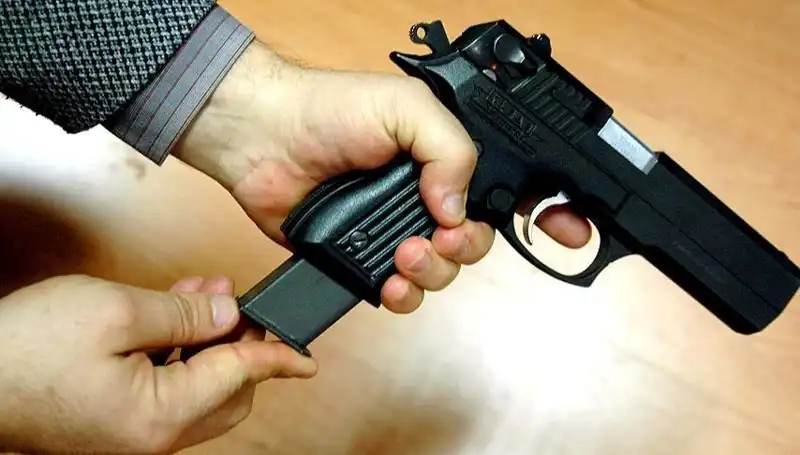Silahını Kurcalarken Kendini Vuran Şahıs: Olayın Detayları