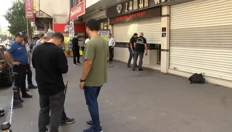 Güpegündüz Cadde Ortasında Kuyumcu Soyma Girişimi: Şok Edici Anlar!