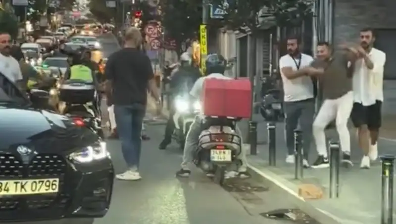 Nişantaşı’nda Yol Verme Kavgası: Sopalı Saldırı Gözleri Şaşkına Çeviriyor