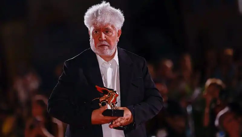 Almodóvar, İspanyol Hükümeti'ne Gazze İçin Acil Yardım Çağrısında Bulundu