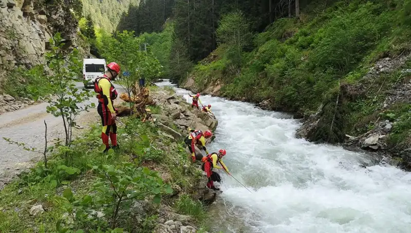 Trabzon'da Dereye Düşen Çocuk İçin Arama Çalışmaları Devam Ediyor!