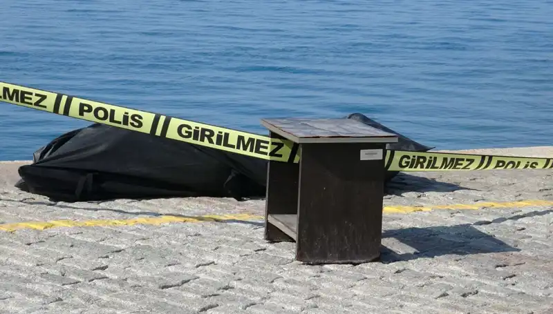 Falezlerin Arasında Bulunan Erkek Cesedi, Gizemiyle Herkesi Şaşkına Çevirdi