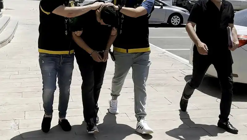 Mezarlıkta Hırsızlık Anı: Suçüstü Yakalanan Şahıs Şaşırttı