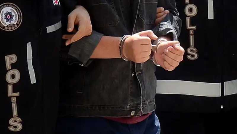 Kayseri’de Yasa Dışı Silah Ticareti Operasyonu: İki Zanlı Yakalandı
