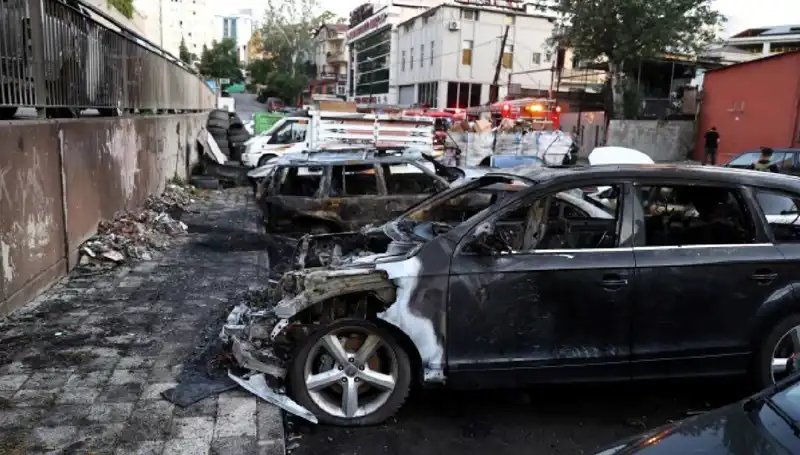 Sanayide Tamir Bekleyen Araçlar Alev Alev: Yangının Sebebi Ne?