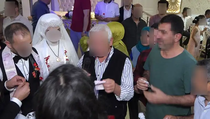 Davetsiz Düğüne Gidip Takı Çaldı, Olayı Açıkladı: "Paraları Görünce Dayanamadım"
