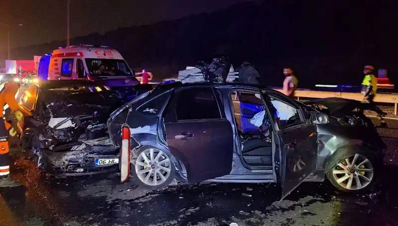 TEM Otoyolu'nda Zincirleme Kaza: 7 Kişi Yaralandı, Trafik Felç Oldu!