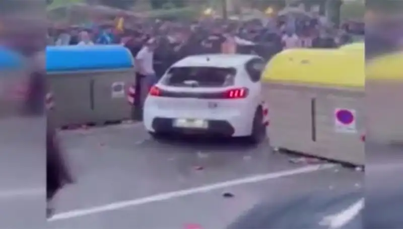 Taraftarların Arasına Dalıp 13 Kişiyi Yaralayan Araç Kazası