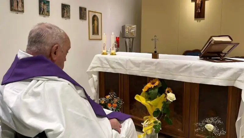 Vatikan'dan Şok Eden Açıklama: Papa Kendi Başına Nefes Alabiliyor!