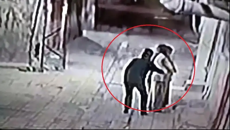 Kapkaççılara karşı sıra dışı operasyon: Polisler pazarcı ve simitçi kılığına girdi!