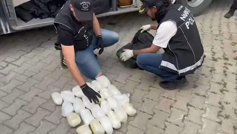 Yolcunun Valizinden Çıkan Şok Edici Yük: 13 Kilo Metamfetamin