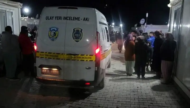 ** Husumetlilerin Silahlı Kavgası: Bir İhtilafın Kanlı Sonucu!**