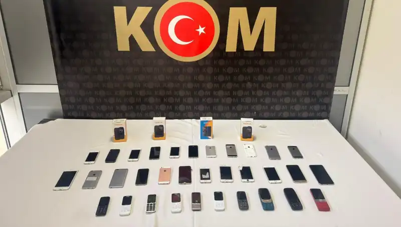 Gümrük Kaçağı Cep Telefonu Operasyonunda 37 Alet Ele Geçirildi