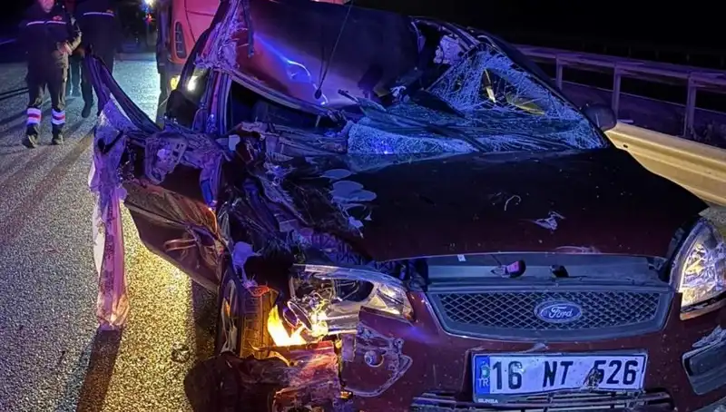 Afyonkarahisar'da Otomobil ile TIR Çarpışması: 4 Kişi Yaralandı