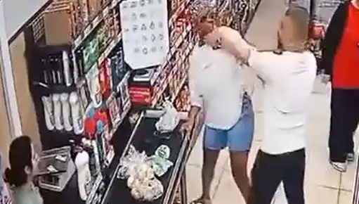 Markette Kasa Sırasında Şok Edici Olay: Çocuğu Önünde Kadına Saldırı!