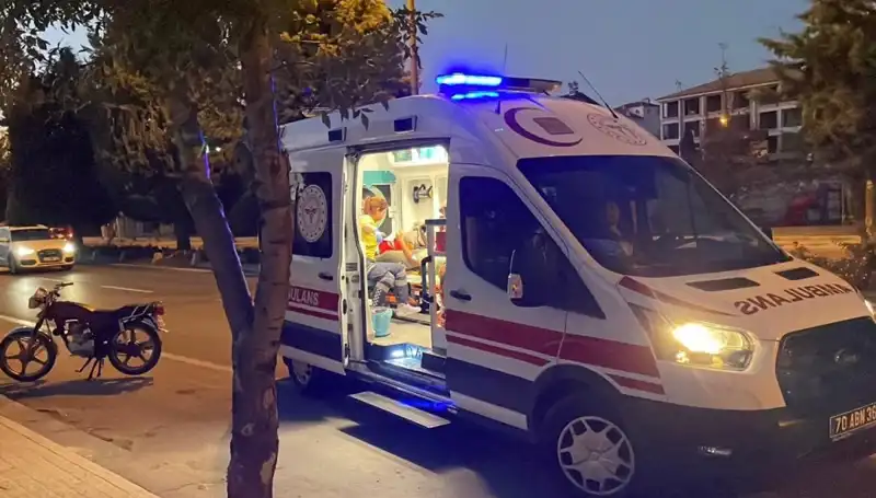 ** Kaçan Sürücü, Otomobilin Çarptığı Motosikleti 70 Metre Sürükledi!**