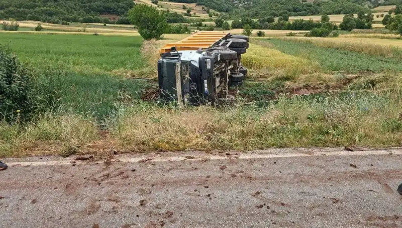 Tokat'ta Devrilen Kamyon Kazasında Şoför Hayatını Kaybetti!