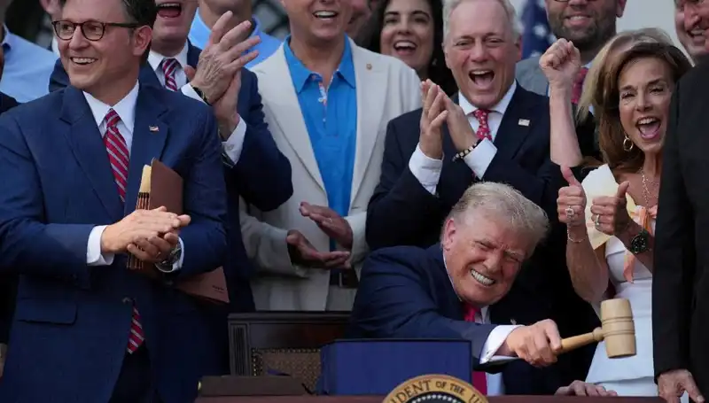 Trump, 'Büyük ve Güzel Yasa Tasarısı'nı İmzaladı: Neler Değişecek?