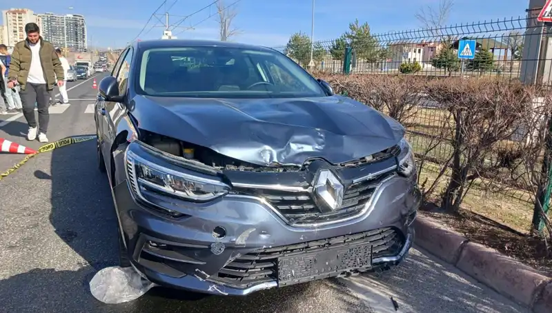 Engelli Bireyi Kaldırımda Vuran Otomobilin Traji Komedi ve Sonuçları