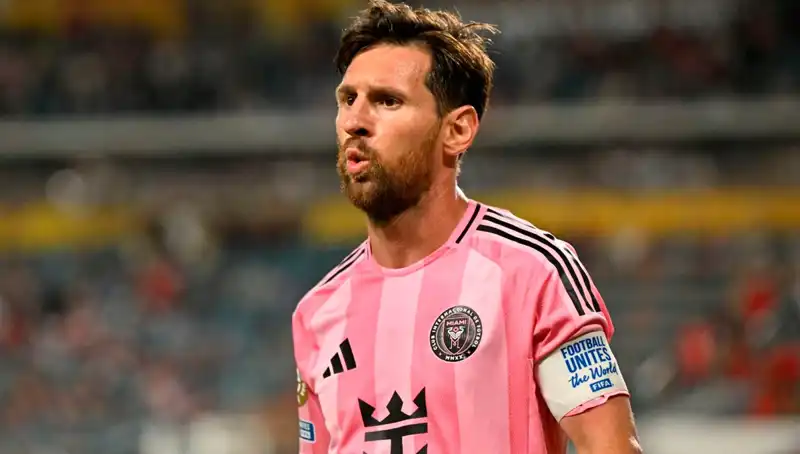 Messi’nin Debüt Maçında Direkten Dönen Şutla Beraberlik