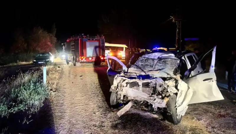 Ciple Traktör Çarpışması: 5 Yaralı, Olay Yerinde Panik Hakim