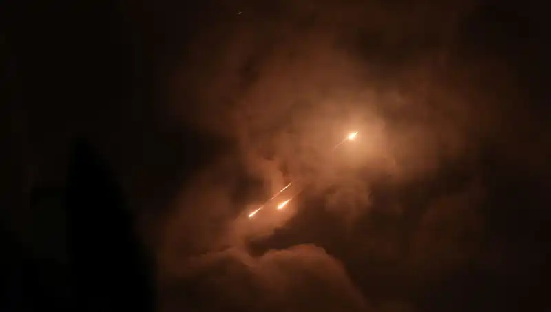 İran’ın Gece Saldırıları: Füzelerin Ateşlenme Saatlerindeki Gizem