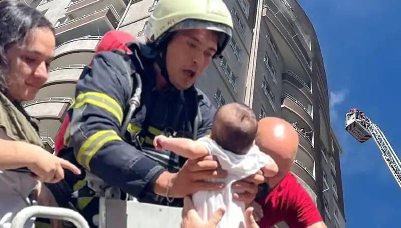 Kayseri'de 14 Katlı Binada Korkutan Yangın! Kurtarma Operasyonu Başladı
